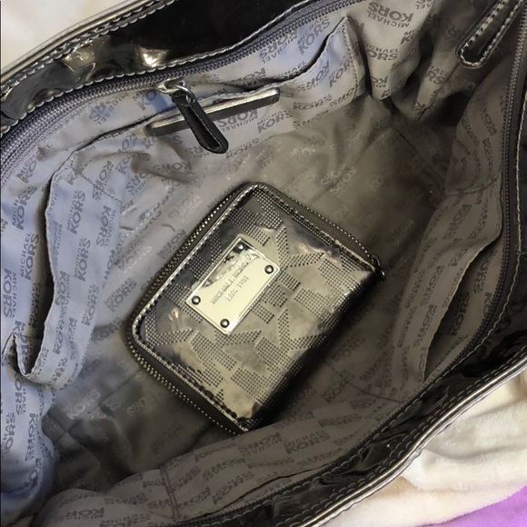 Michael Kors Mirror Metallic Handbag and wallet - Picture 6 of 6